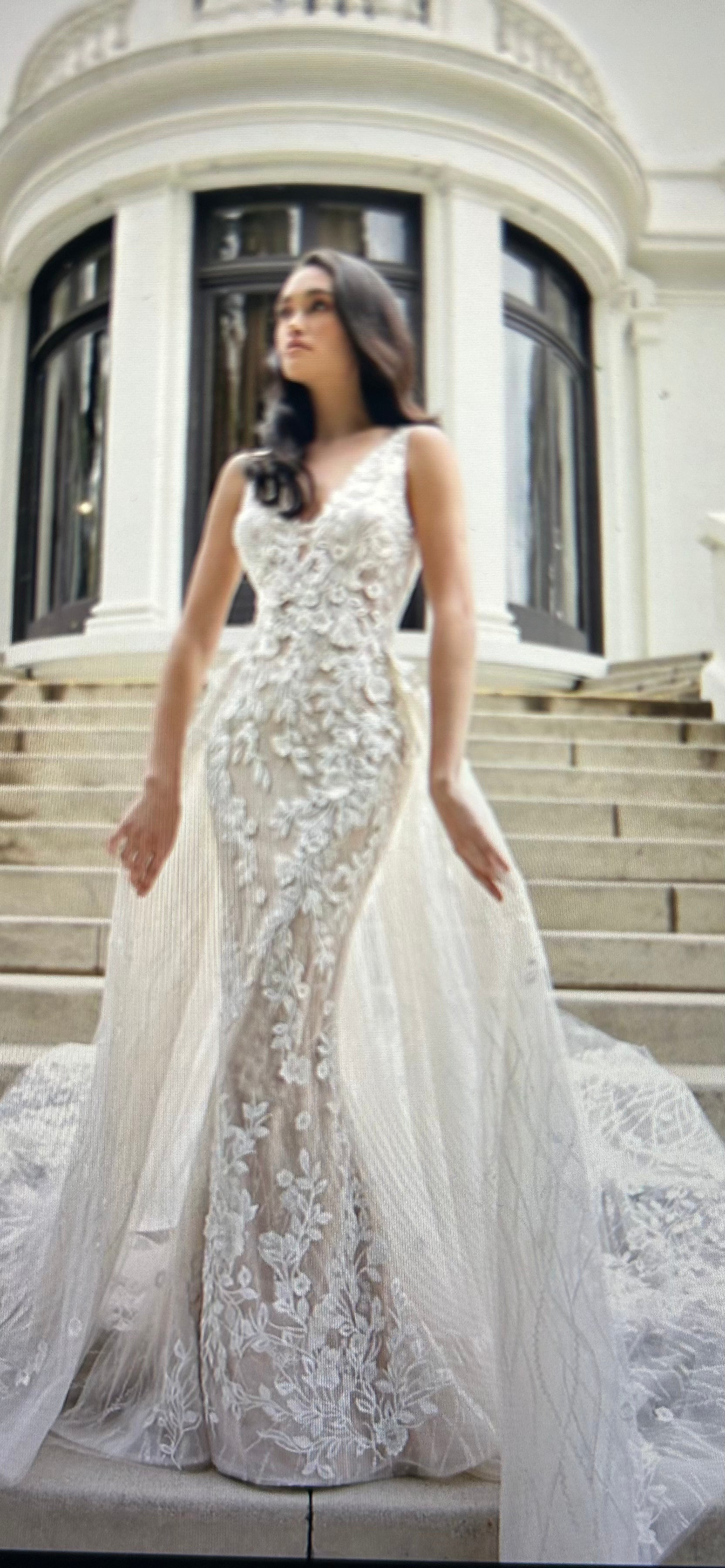 Enzoani Mai size 10