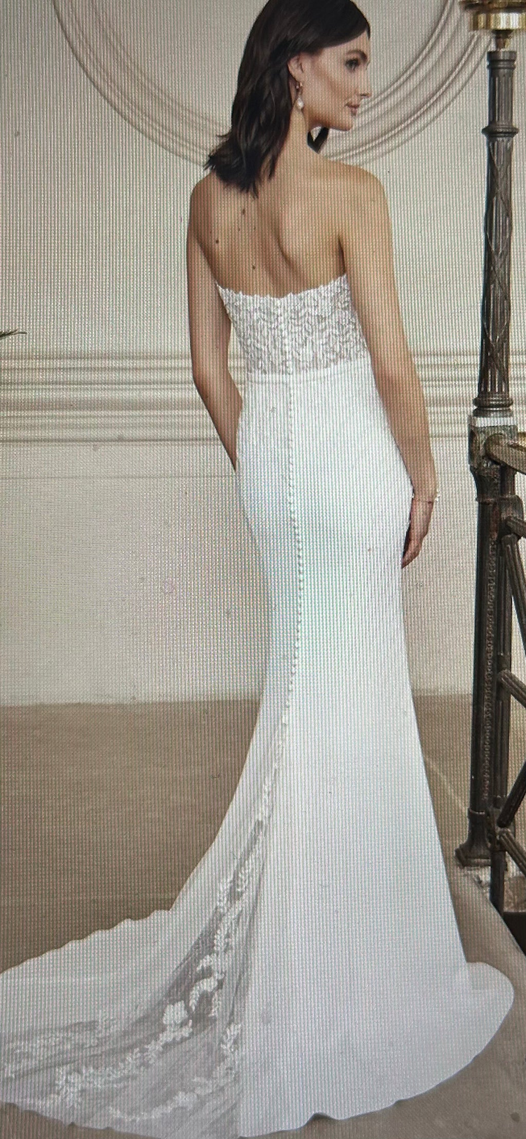 Justin Alexander Iris size 16