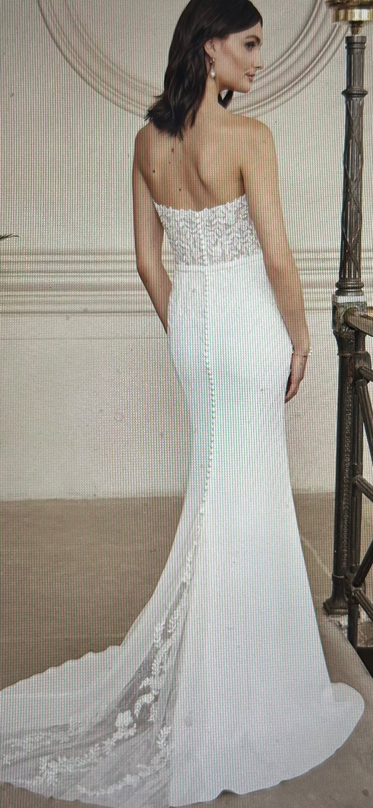 Justin Alexander Iris size 16