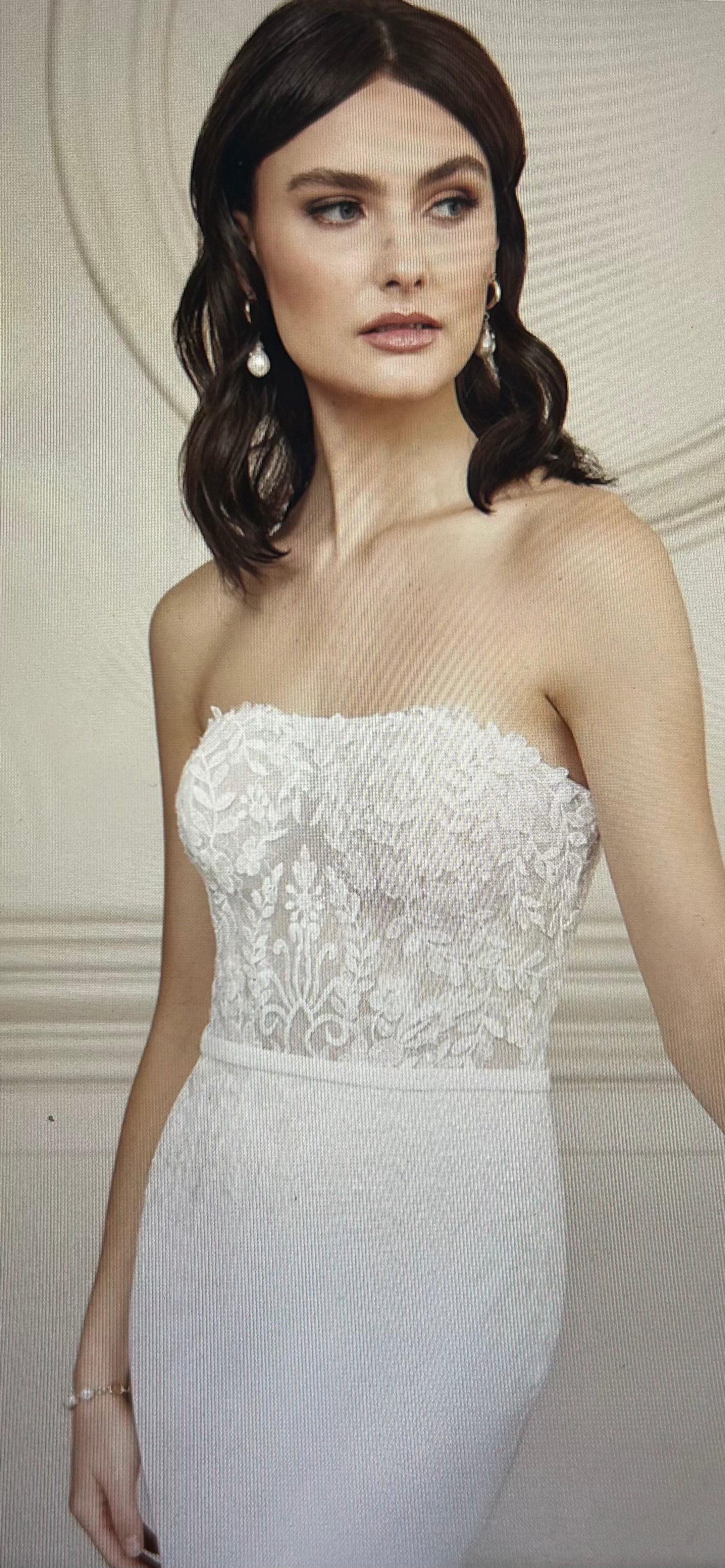 Justin Alexander Iris size 16